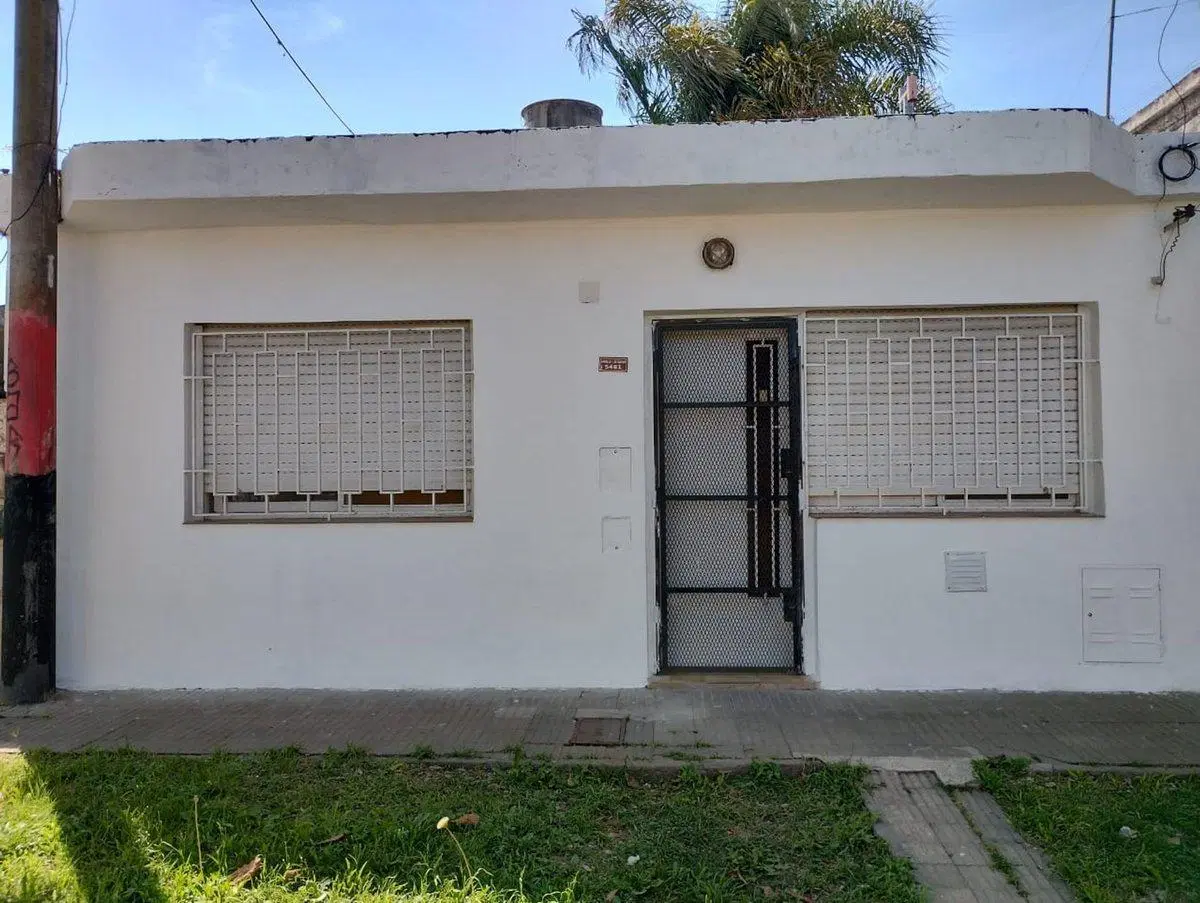 casa dos dormitorios con patio  barrio Saladillo 4