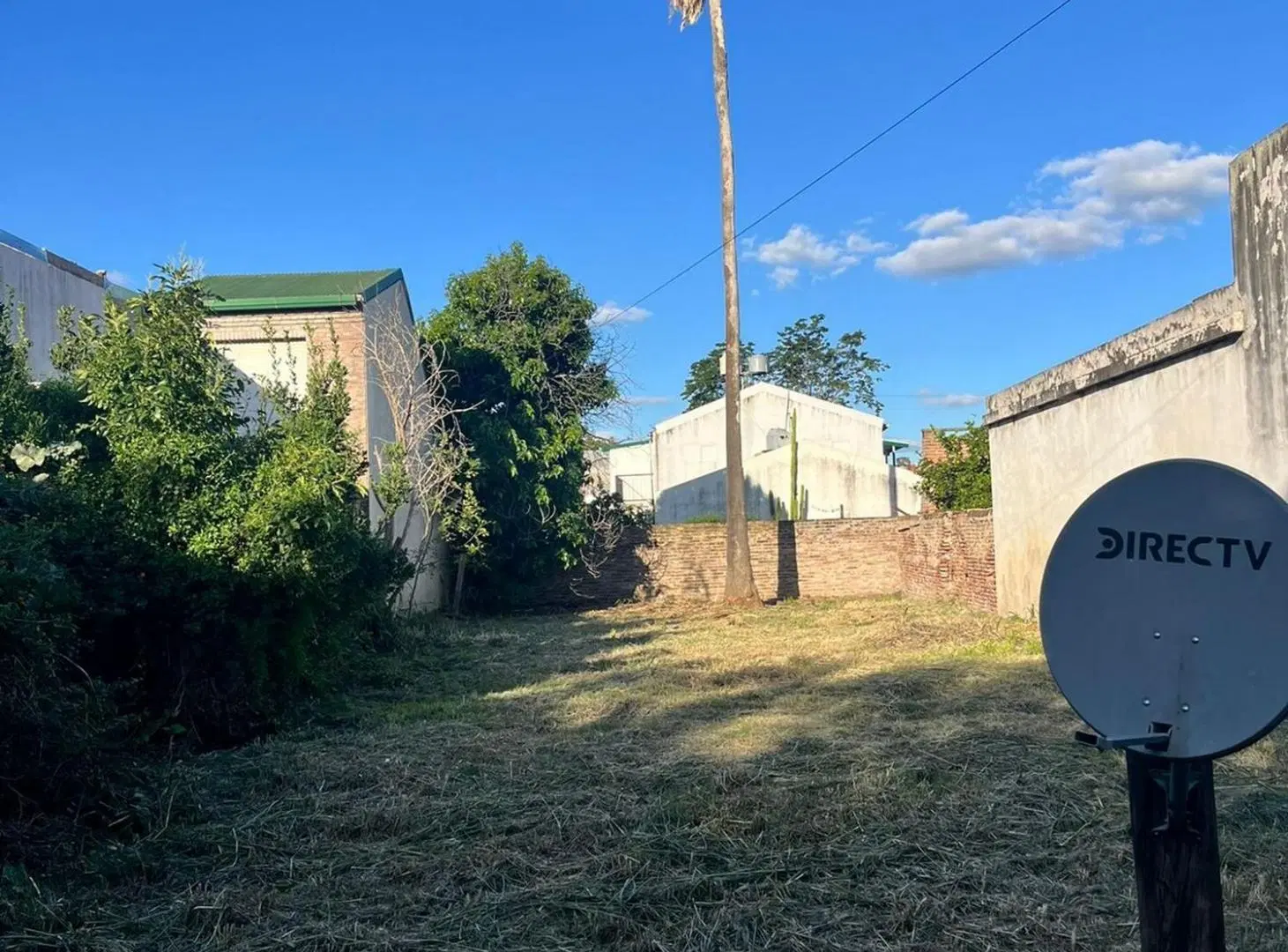 Lote con casa a reciclar en el centro de Zavalla 2