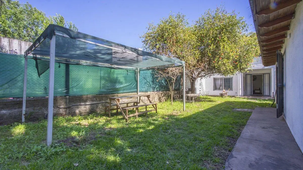 CASA EN VENTA 1 DORMI, PILETA-QUINCHO EN YBARLUCEA 2