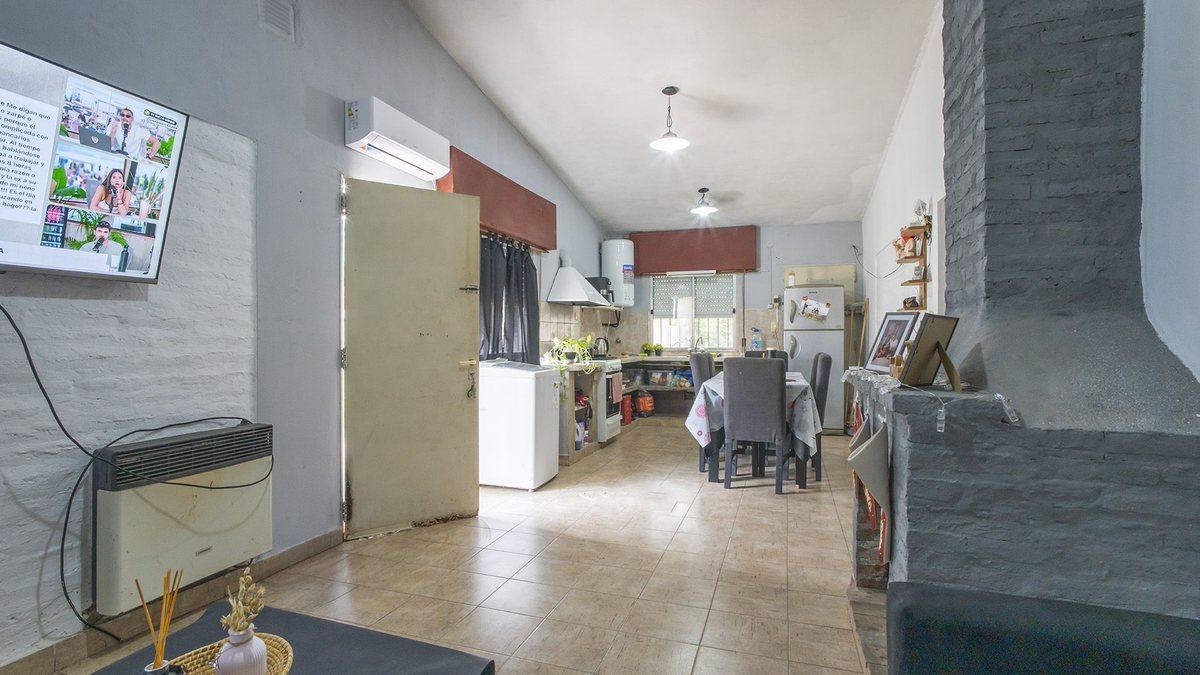 Foto de CASA EN VENTA 2 DORMITORIOS/ PILETA EN RICARDONE, imagen 4