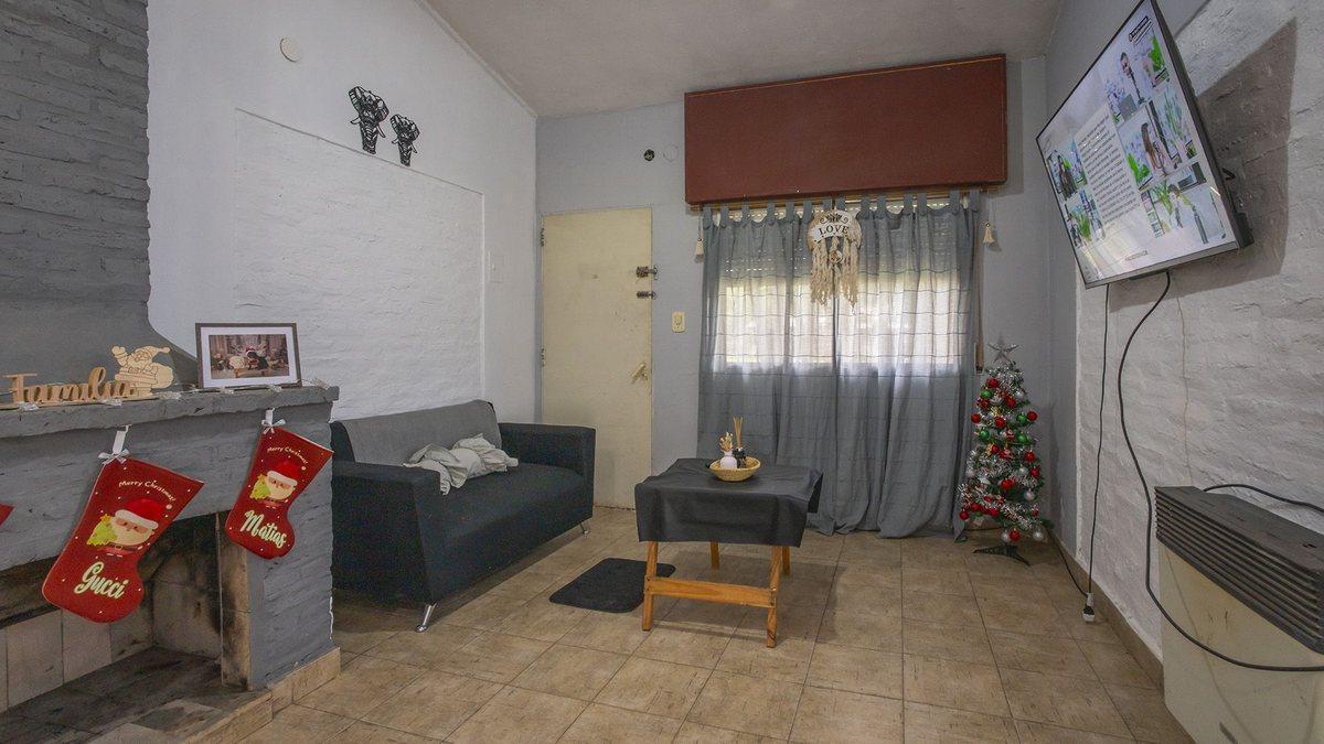 Foto de CASA EN VENTA 2 DORMITORIOS/ PILETA EN RICARDONE, imagen 1