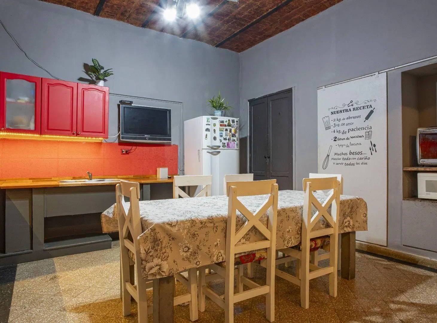 venta casa de pasillo 2 dormitorios con pileta 4