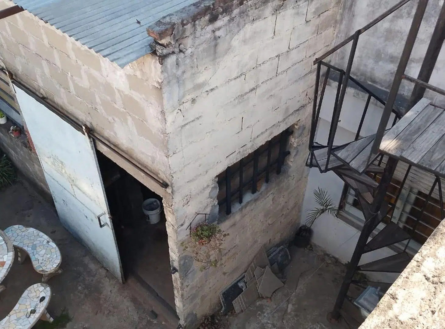Casa 3 dorm. cochera, galpón Fisherton industrial 8
