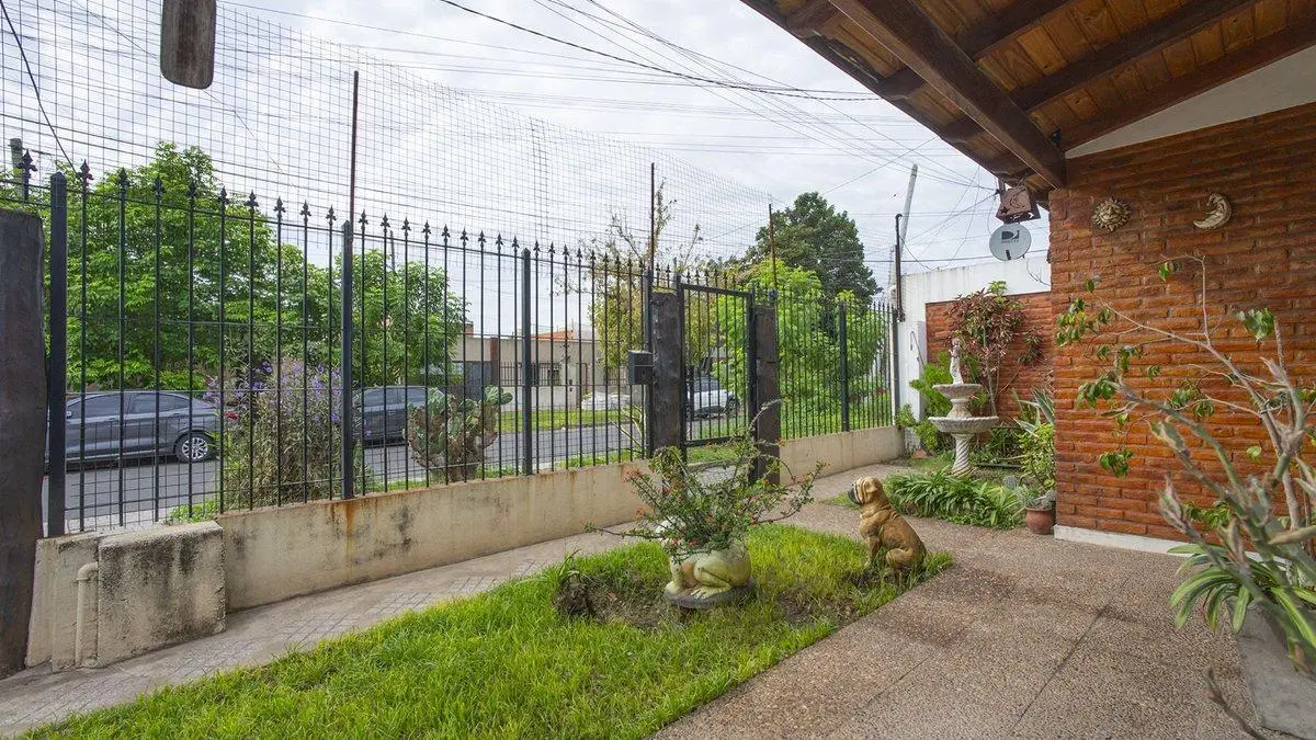 Venta casa barrio Urquiza, 2 dormitorio, 2 cochera 2