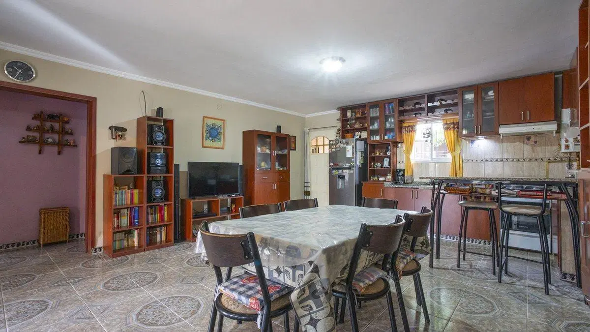 Venta casa barrio Urquiza, 2 dormitorio, 2 cochera 5