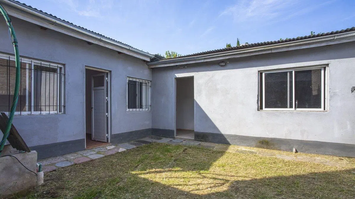 En VENTA, tres departamentos en el mismo lote! 8