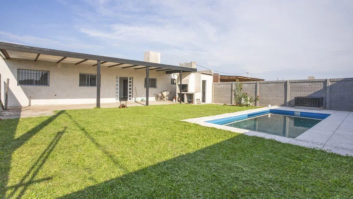 VENTA casa de dos dorm a estrenar en ibarlucea 4