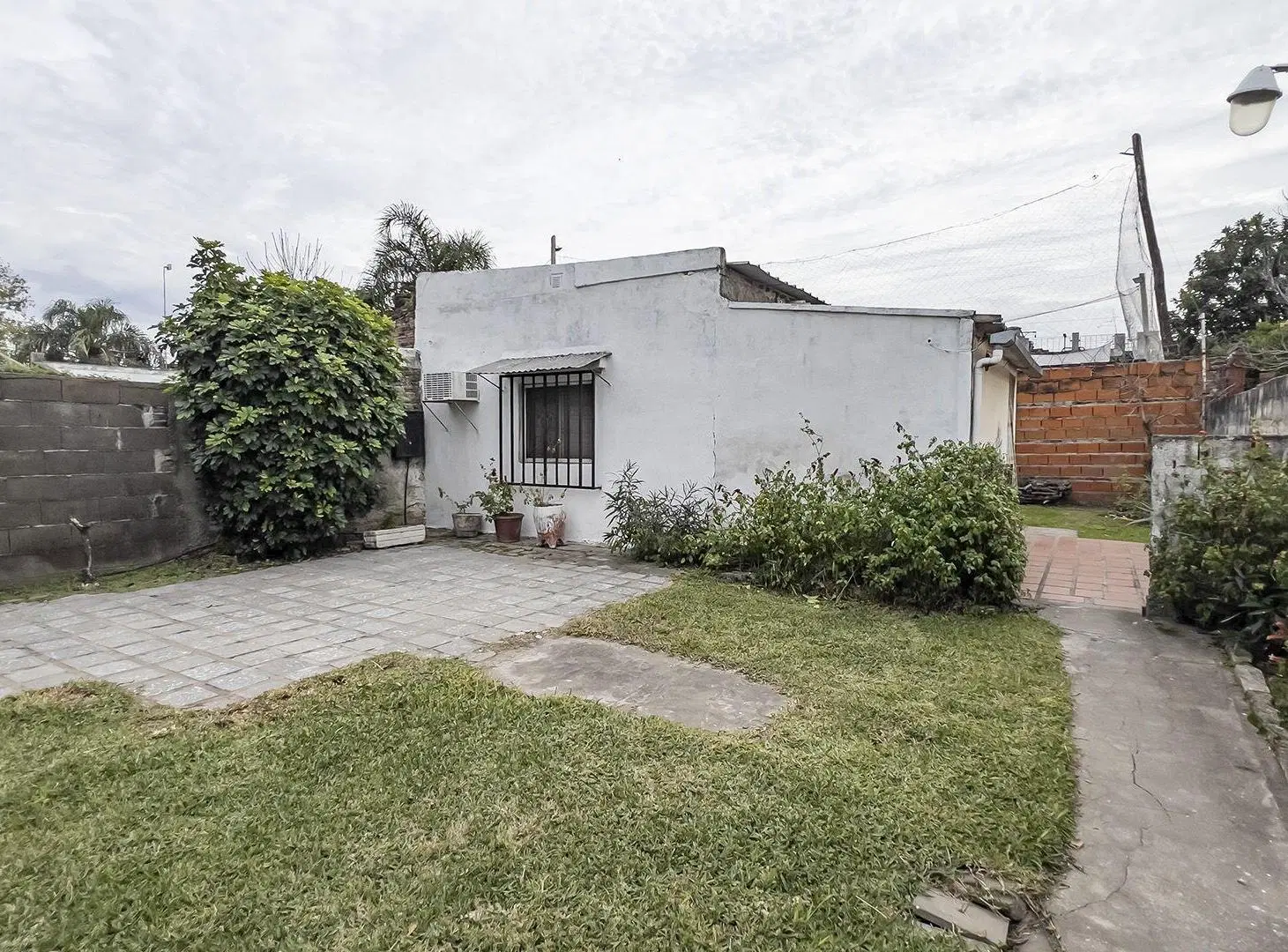 CASA EN VENTA CON 2 DORMITORIOS Y GRAN PATIO 5