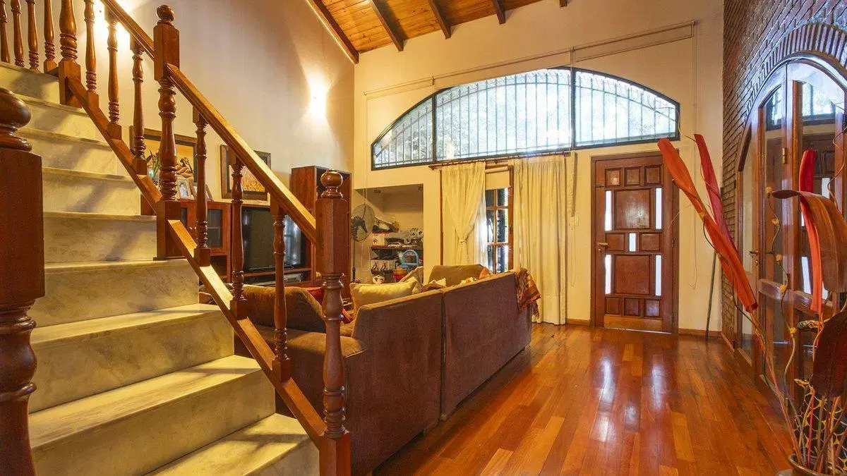 VENTA/PERMUTA CASA 3 DORMITORIOS-PISCINA-COCHERA 3