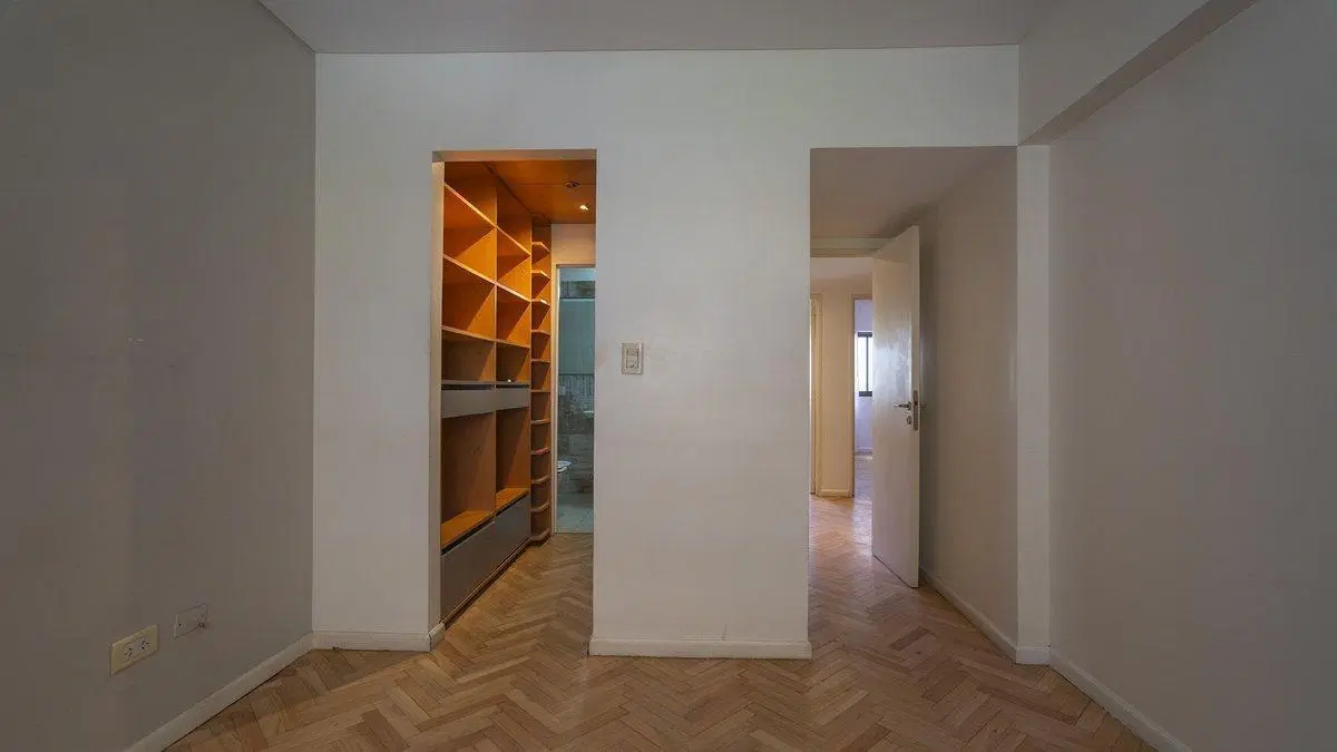 VENTA DEPARTAMENTO TRES DORMITORIOS Y COMODIN 8
