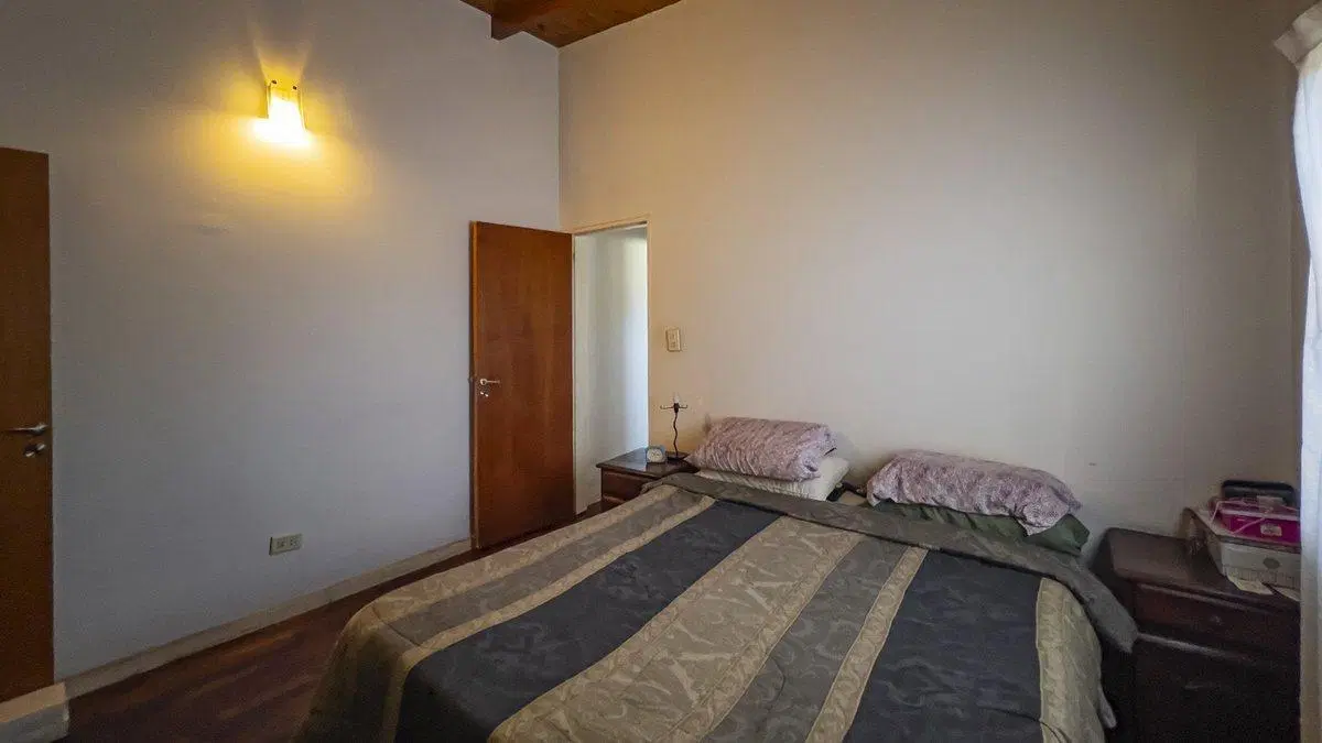 VENTA CASA  CON LOCAL B° ESPAÑA Y HOSPITALES 2