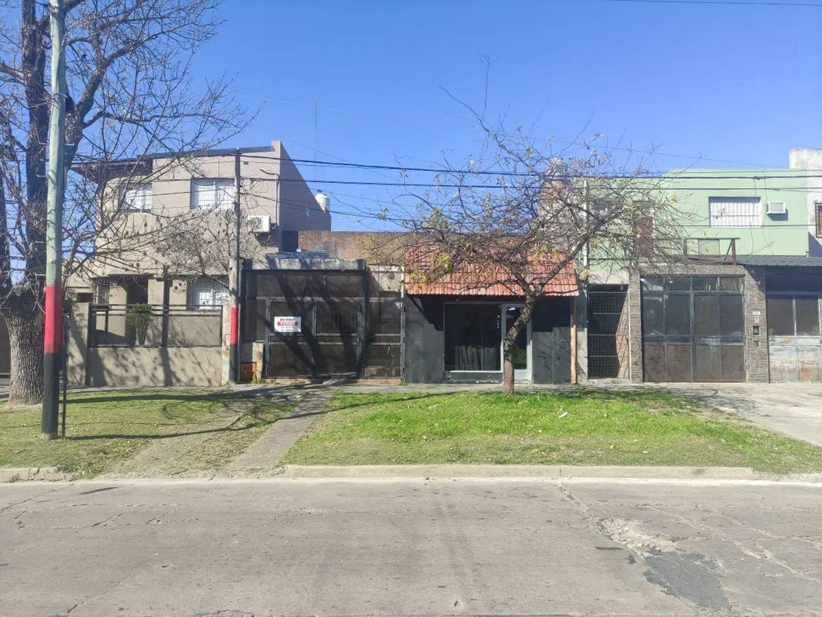 casa con local y cochera en barrio Saladillo 5