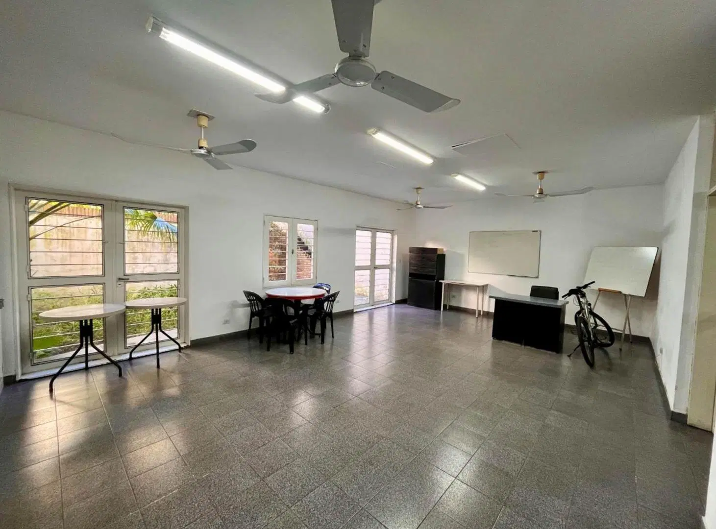 Consultorio en venta con recepción y SUM 8