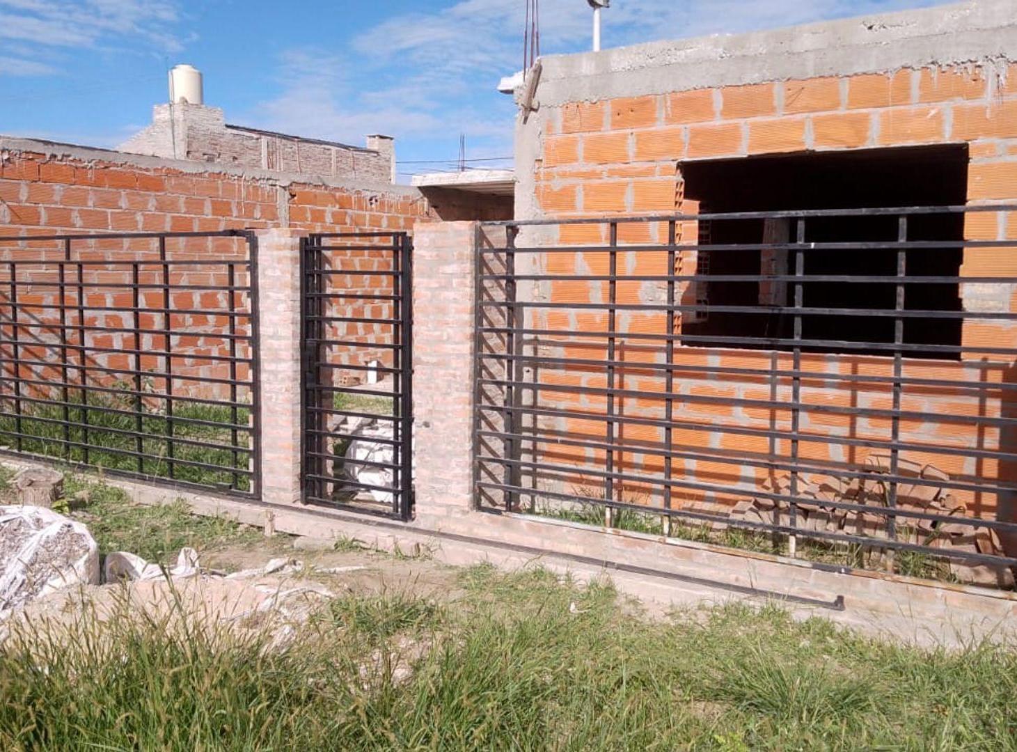 Foto de Venta Casa a terminar limite galvez/alvear, imagen 1
