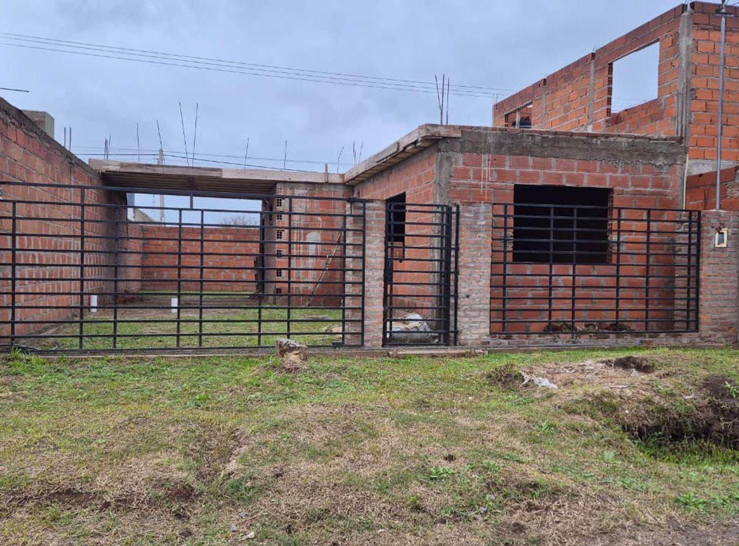Foto de Venta Casa a terminar limite galvez/alvear, imagen 2