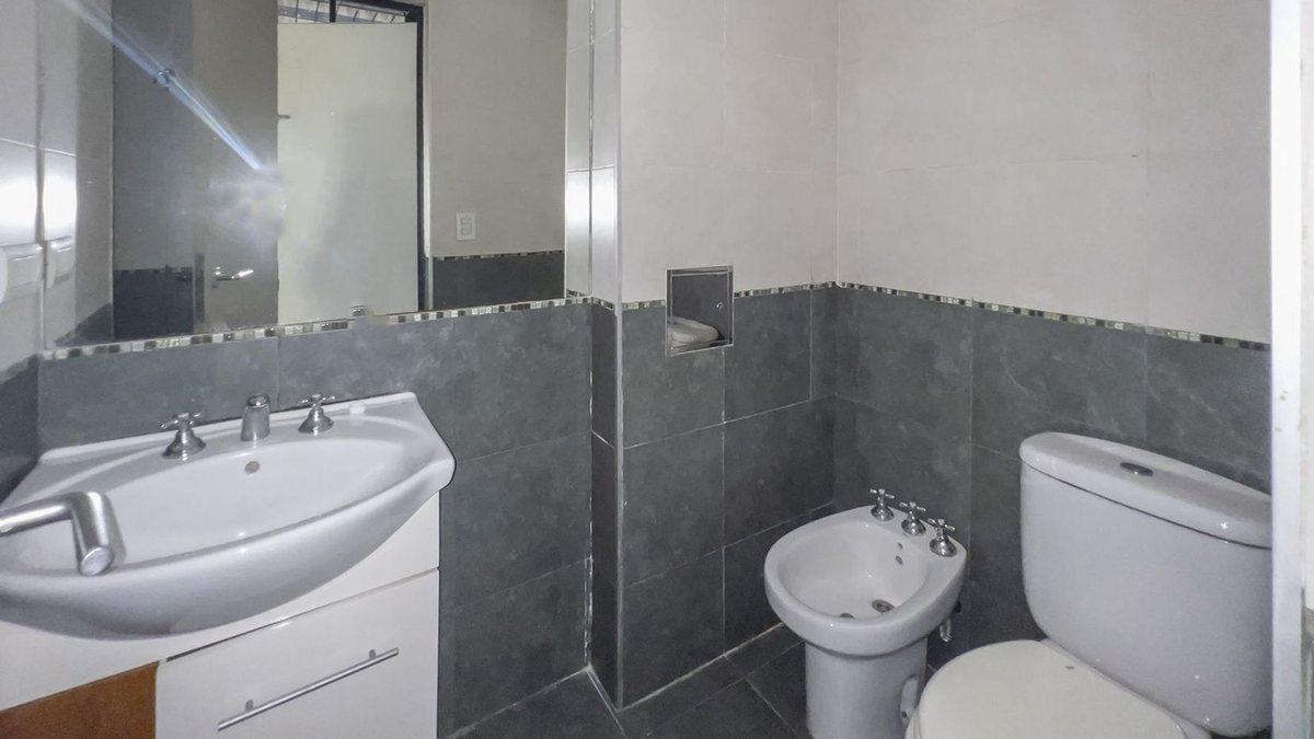 Foto de AMPLIO MONOAMBIENTE EN VENTA 49M2 TOTALES. BALCON, imagen 3