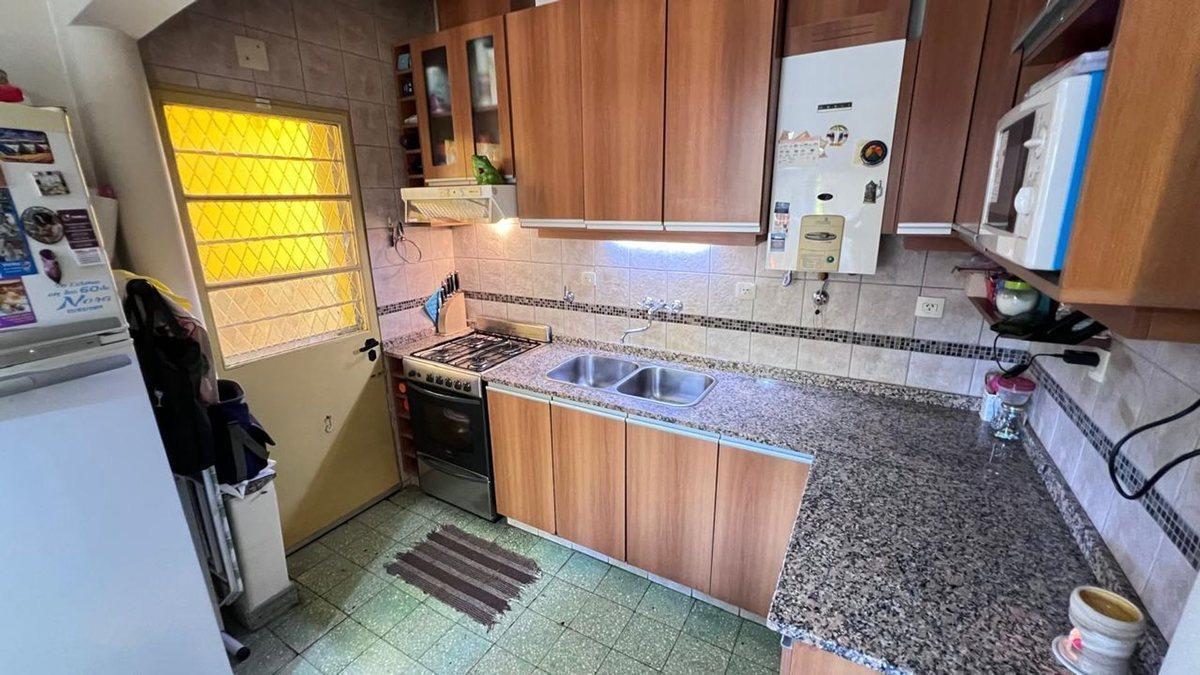 Foto de Casa en venta de 2 dormitorios con cochera y patio, imagen 2