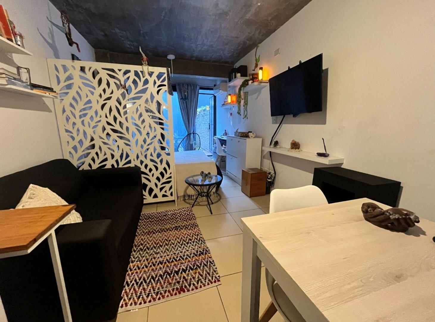 Foto de MONOAMBIENTE EN PB CON PATIO EN VENTA. PICHINCHA, imagen 1