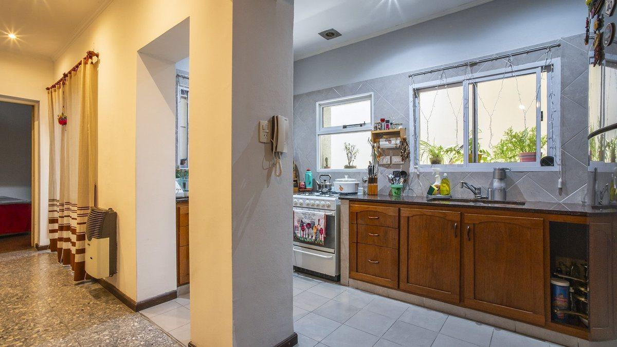 Foto de VENTA CASA DOS DORMITORIOS CON COCHERA BELLA VISTA, imagen 2