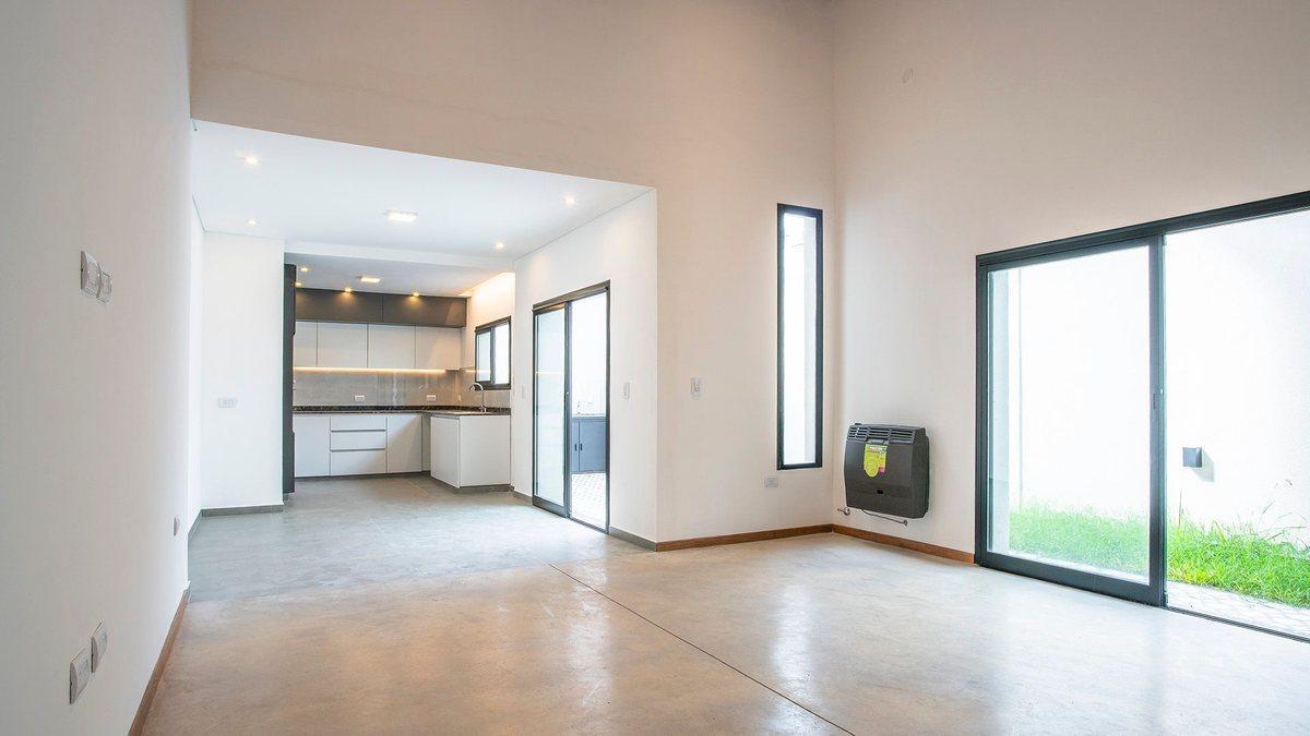 Foto de VENTA-CASA 3 DORMITORIOS CON COCHERA-PATIO-TERRAZA, imagen 2