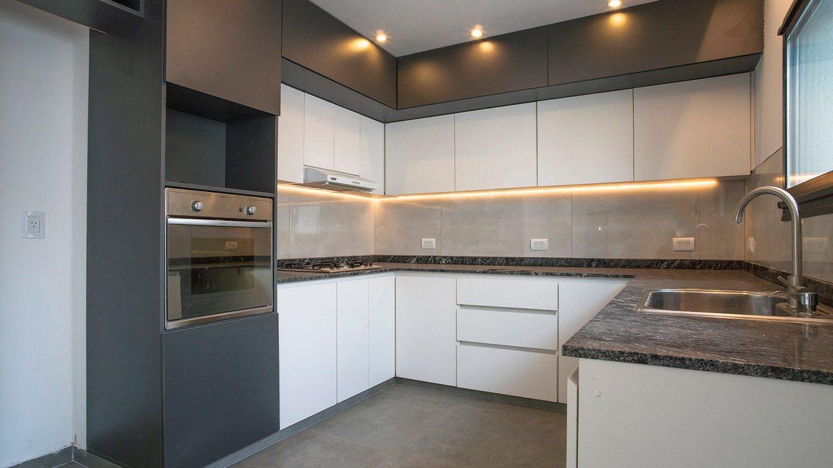 Foto de VENTA-CASA 3 DORMITORIOS CON COCHERA-PATIO-TERRAZA, imagen 3