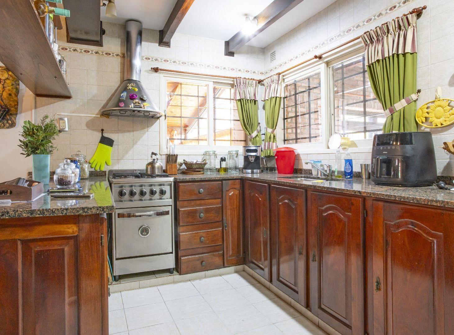 Foto de VENTA CASA 3 DORMITORIOS SOBRE IMPORTANTE TERRENO, imagen 3