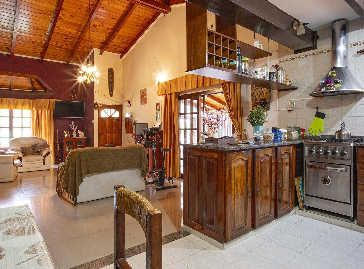 Foto de VENTA CASA 3 DORMITORIOS SOBRE IMPORTANTE TERRENO, imagen 5