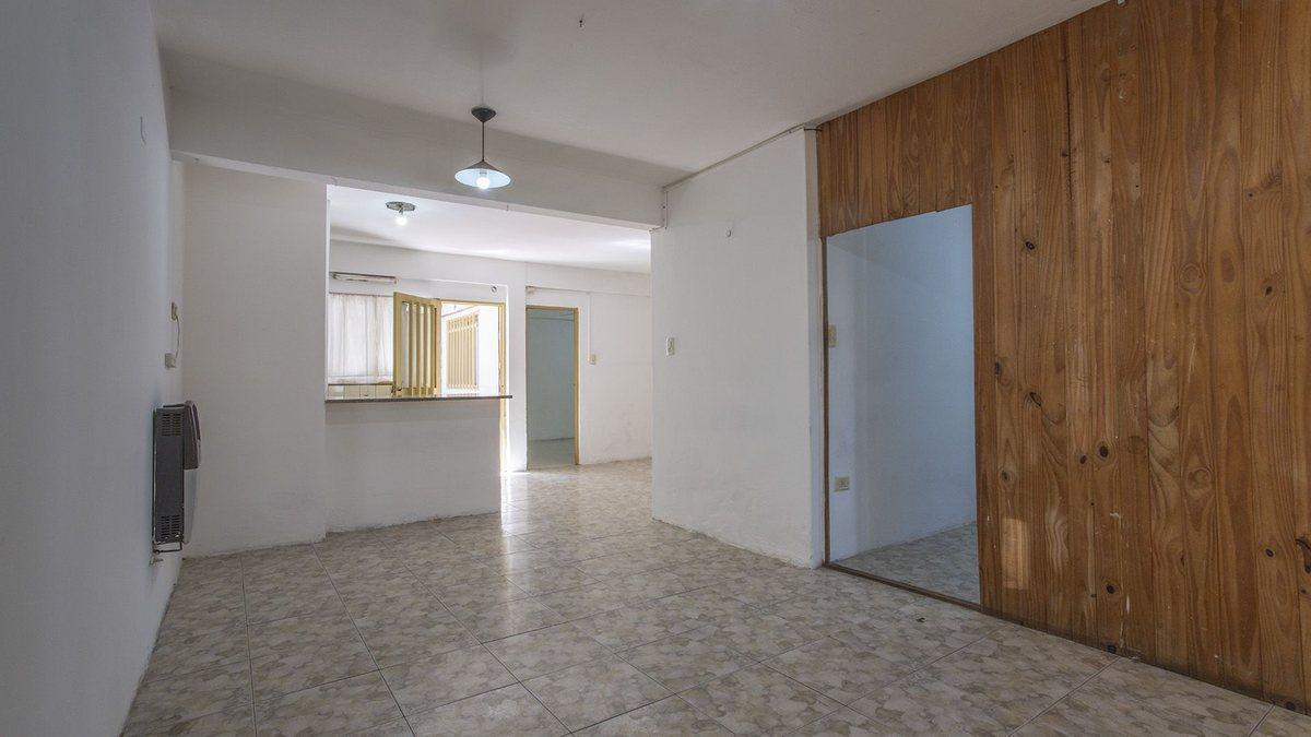 Foto de VENTA CASA FRENTE EN BARRIO LAS HERAS, imagen 4