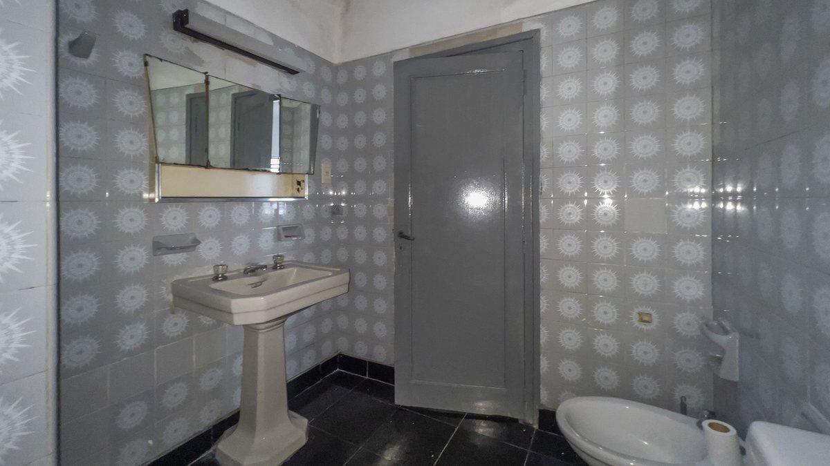 Foto de VENTA CASA DE 4 DORMITORIOS CON LOCAL AL FRENTE, imagen 2