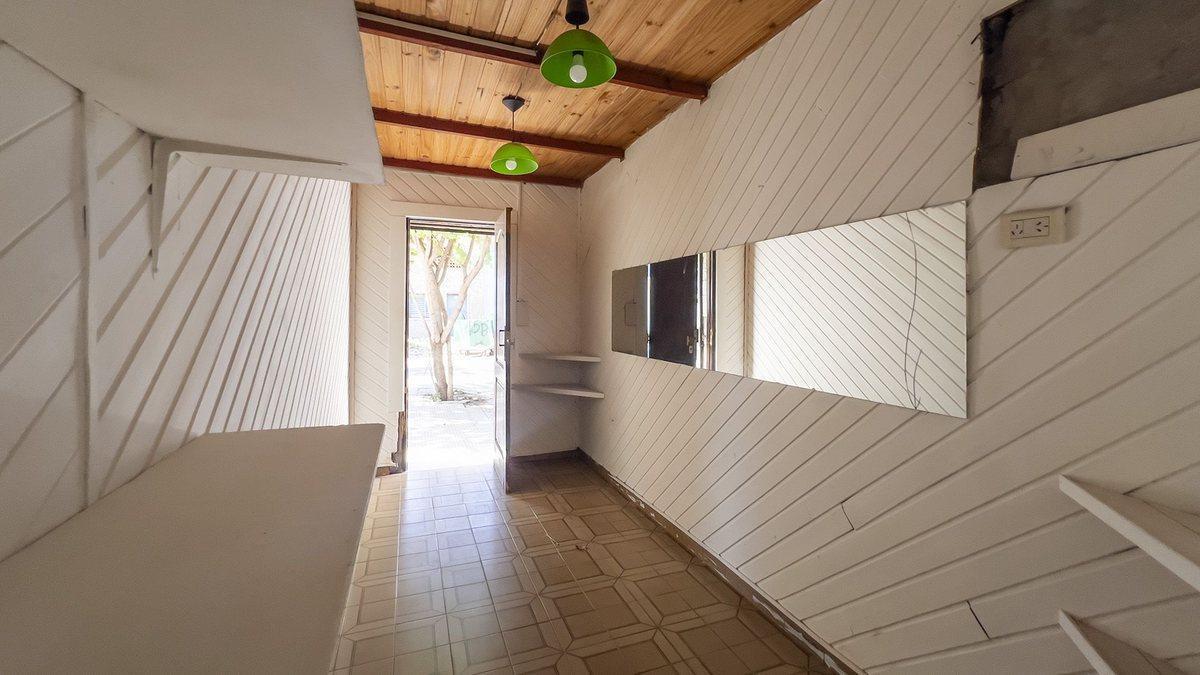 Foto de VENTA DE CASA 4 DORMITORIOS CON PILETA Y QUINCHO, imagen 2
