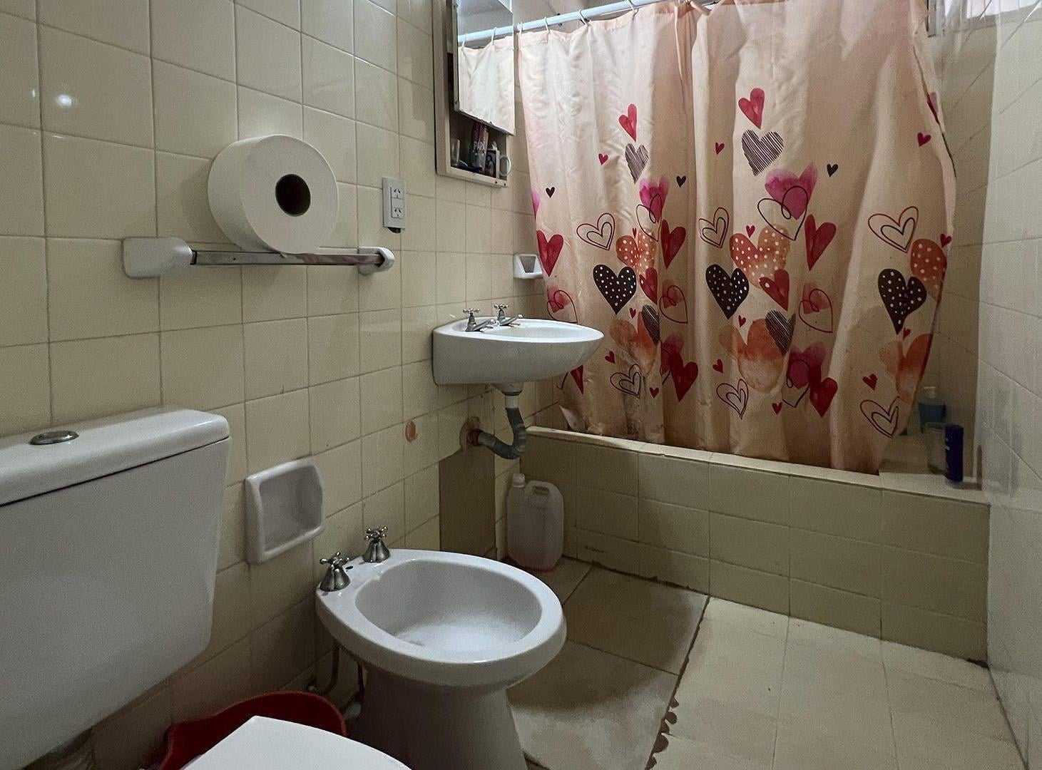 Foto de VENTA DEPARTAMENTO 2 DORMITORIOS, COCHERA, BALCON, imagen 4