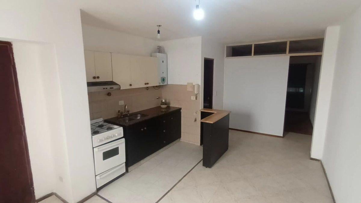 Foto de VENTA DEPARTAMENTO 1 DORMITORIO BARRIO LOURDES, imagen 2