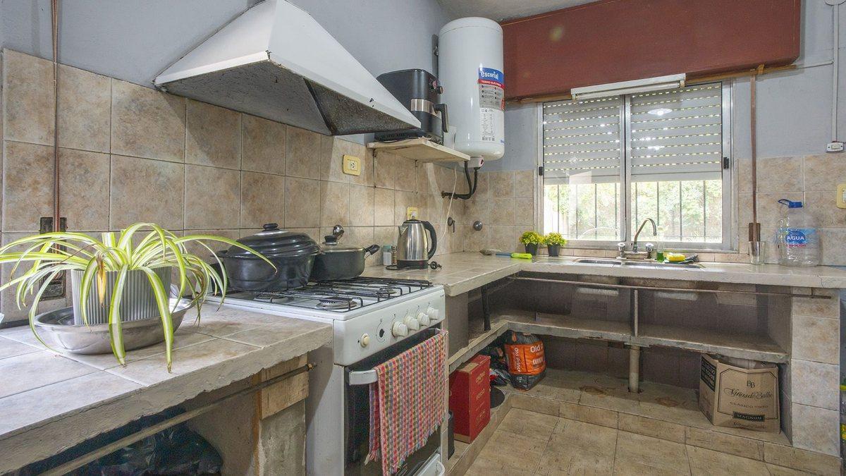 Foto de CASA EN VENTA 2 DORMITORIOS/ PILETA EN RICARDONE, imagen 3
