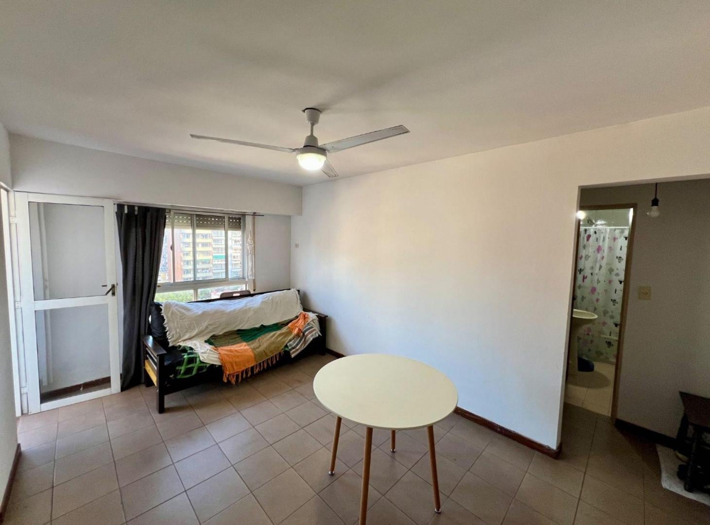 Foto de VENTA DEPARTAMENTO 1 DORMITORIO. VISTA DESPEJADA, imagen 3