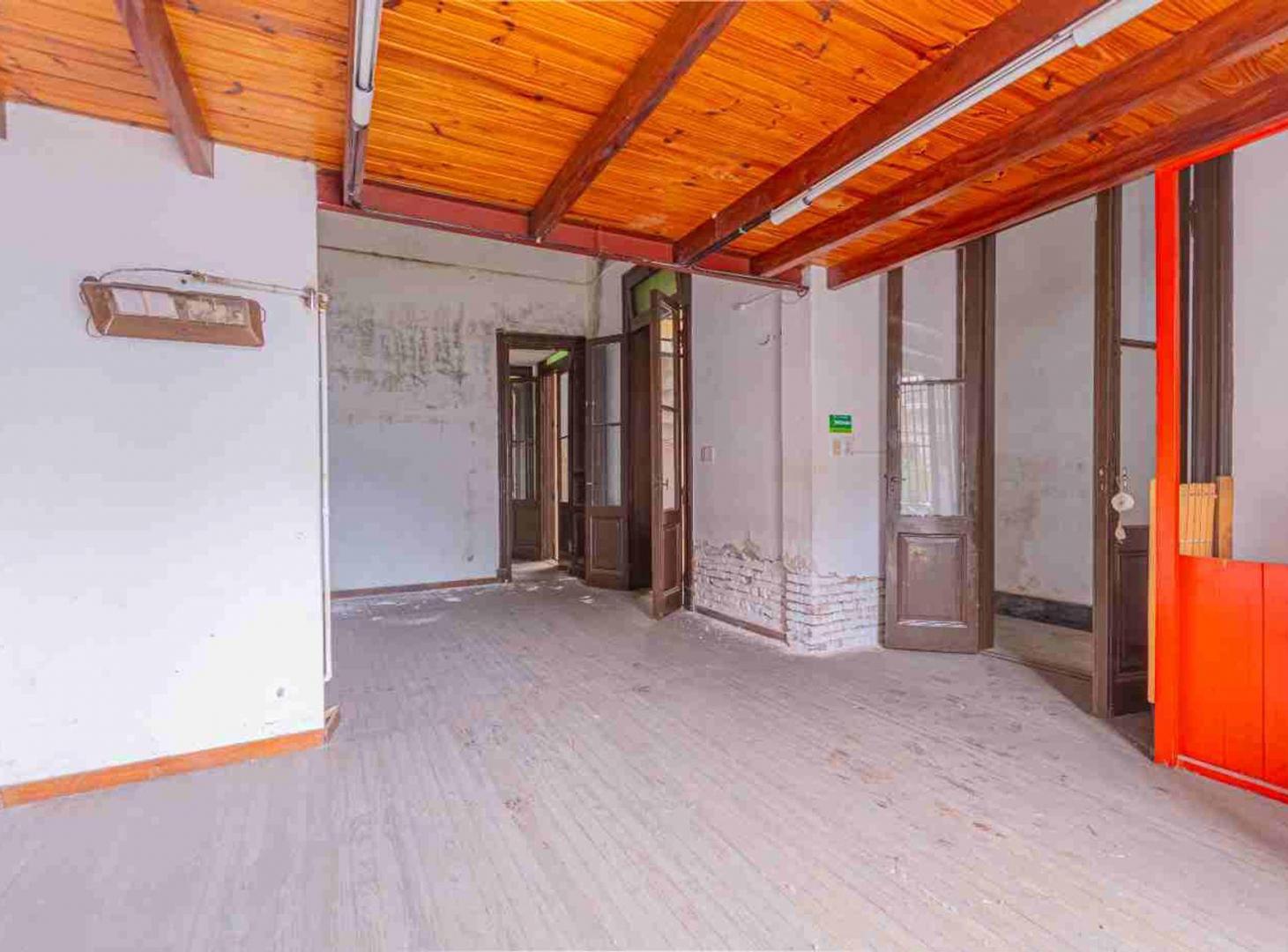 Foto de VENTA CASA ANTIGUA EN PH A RECICLAR ZONA ABASTO, imagen 3