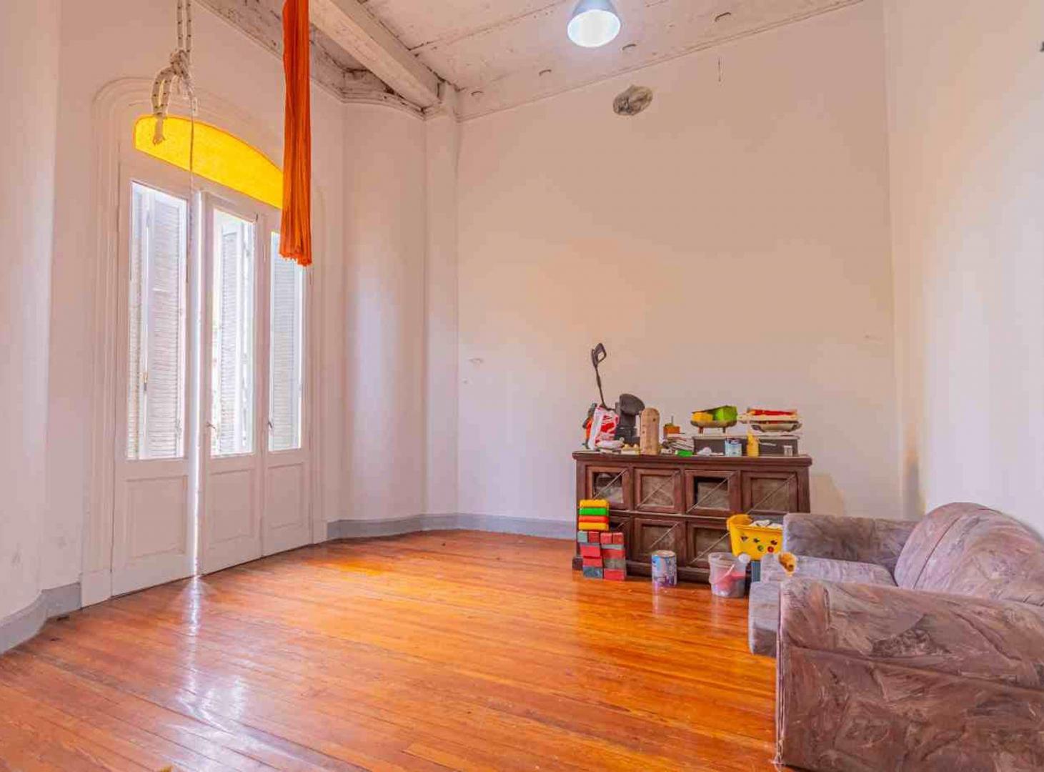 Foto de VENTA CASA ANTIGUA EN PH PLANTA ALTA A RECICLAR, imagen 1