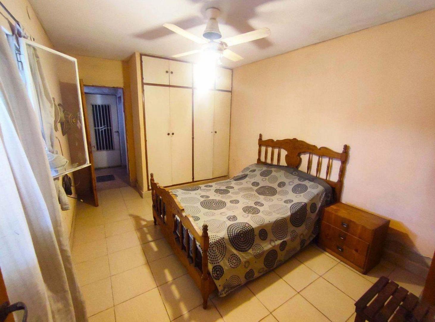 Foto de GALPON Y CASA EN VENTA SOBRE AVENIDA URIBURU 556M2, imagen 5