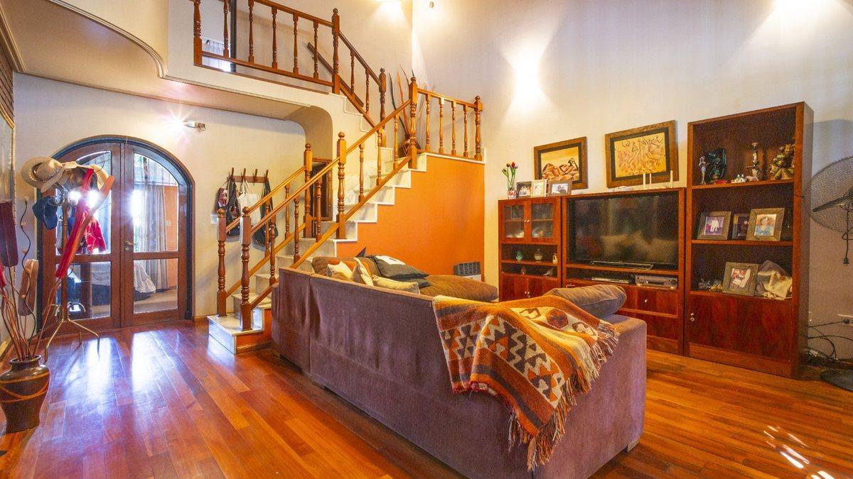 Foto de VENTA/PERMUTA CASA 3 DORMITORIOS-PISCINA-COCHERA, imagen 5