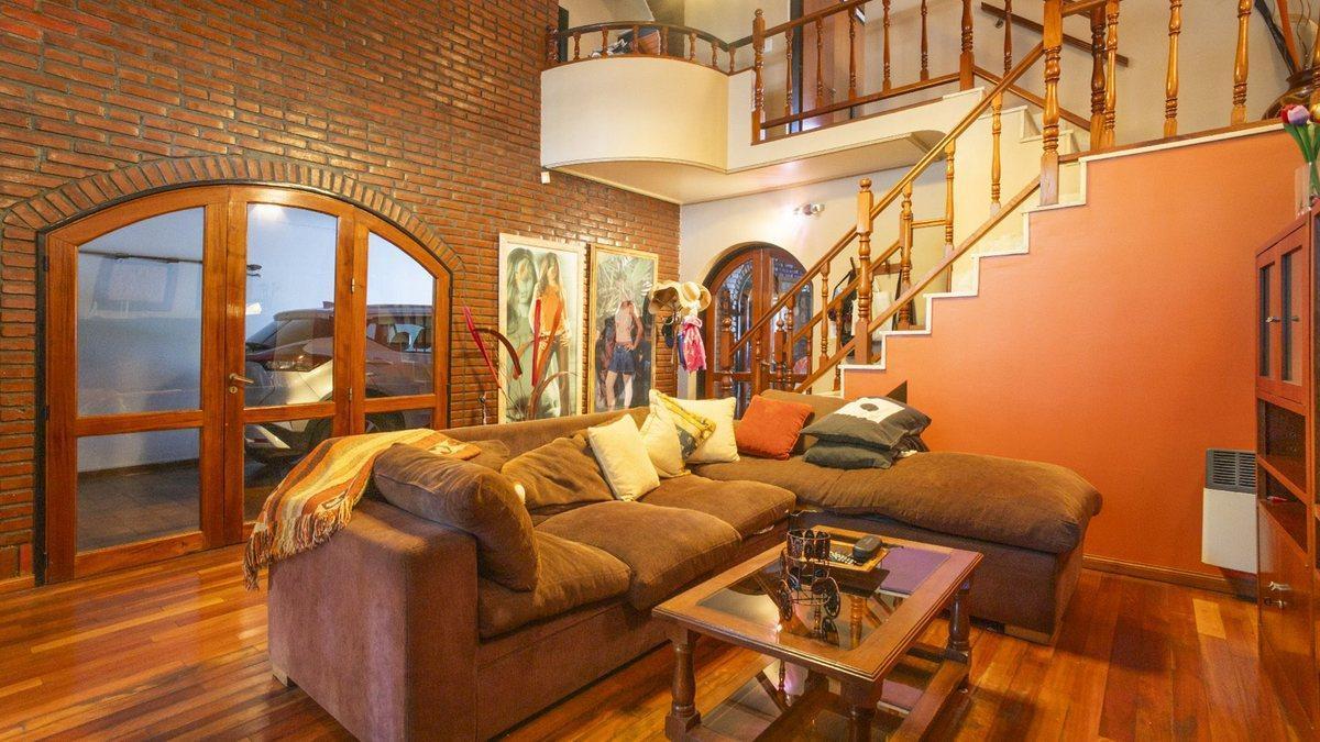 Foto de VENTA/PERMUTA CASA 3 DORMITORIOS-PISCINA-COCHERA, imagen 1
