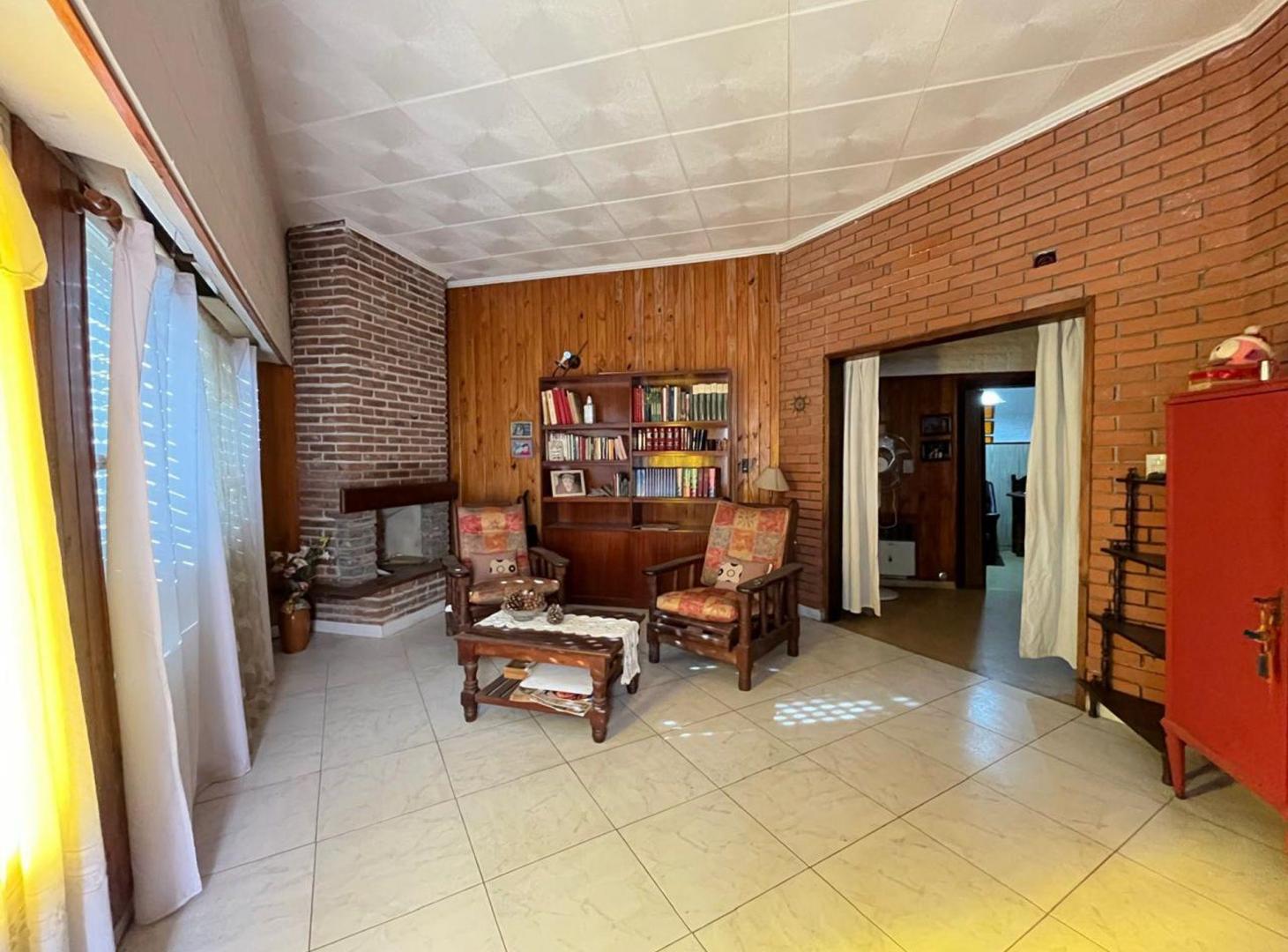 Foto de VENTA CASA DE 3 DORMITORIOS CON COCHERA Y PATIO, imagen 2