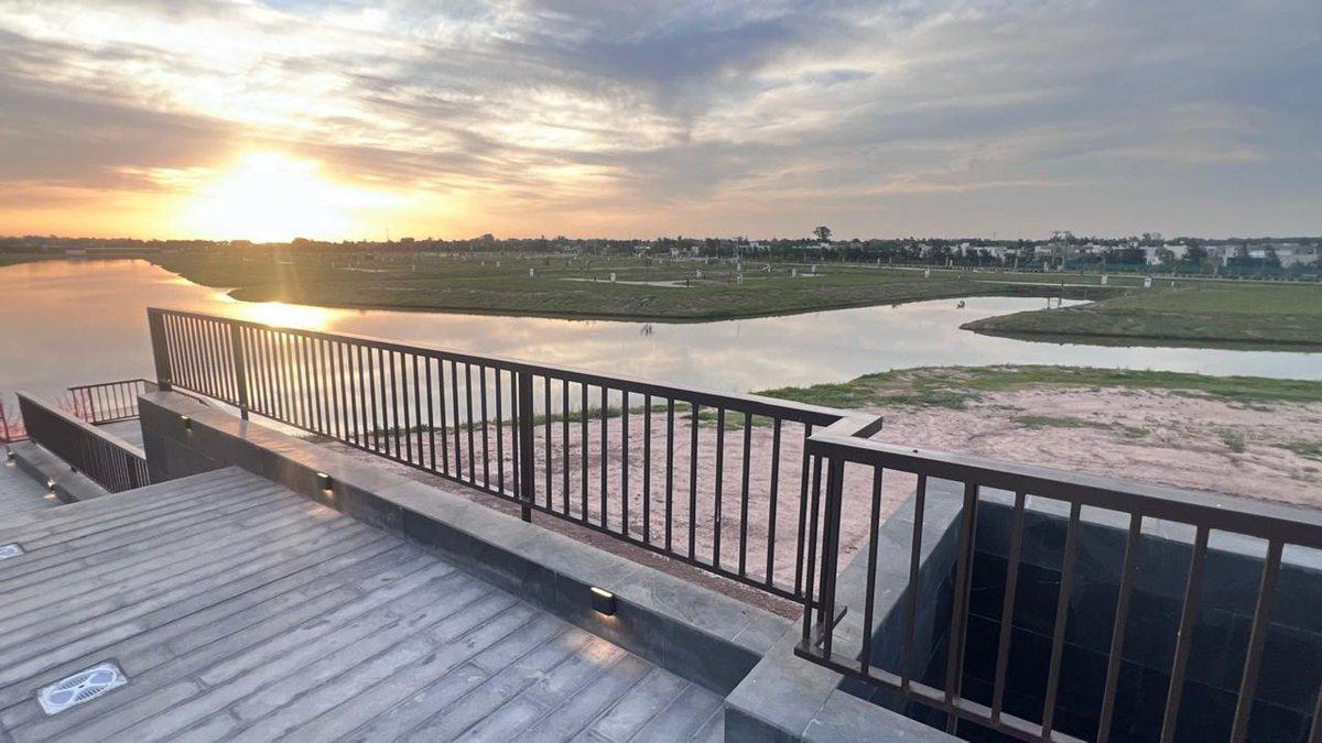 Foto de Venta lote Funes Lakes canal central y otros, imagen 2