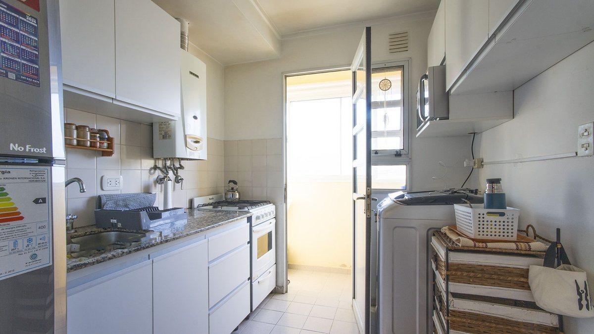 Foto de Venta depto 3 dormitorios con cochera, imagen 3