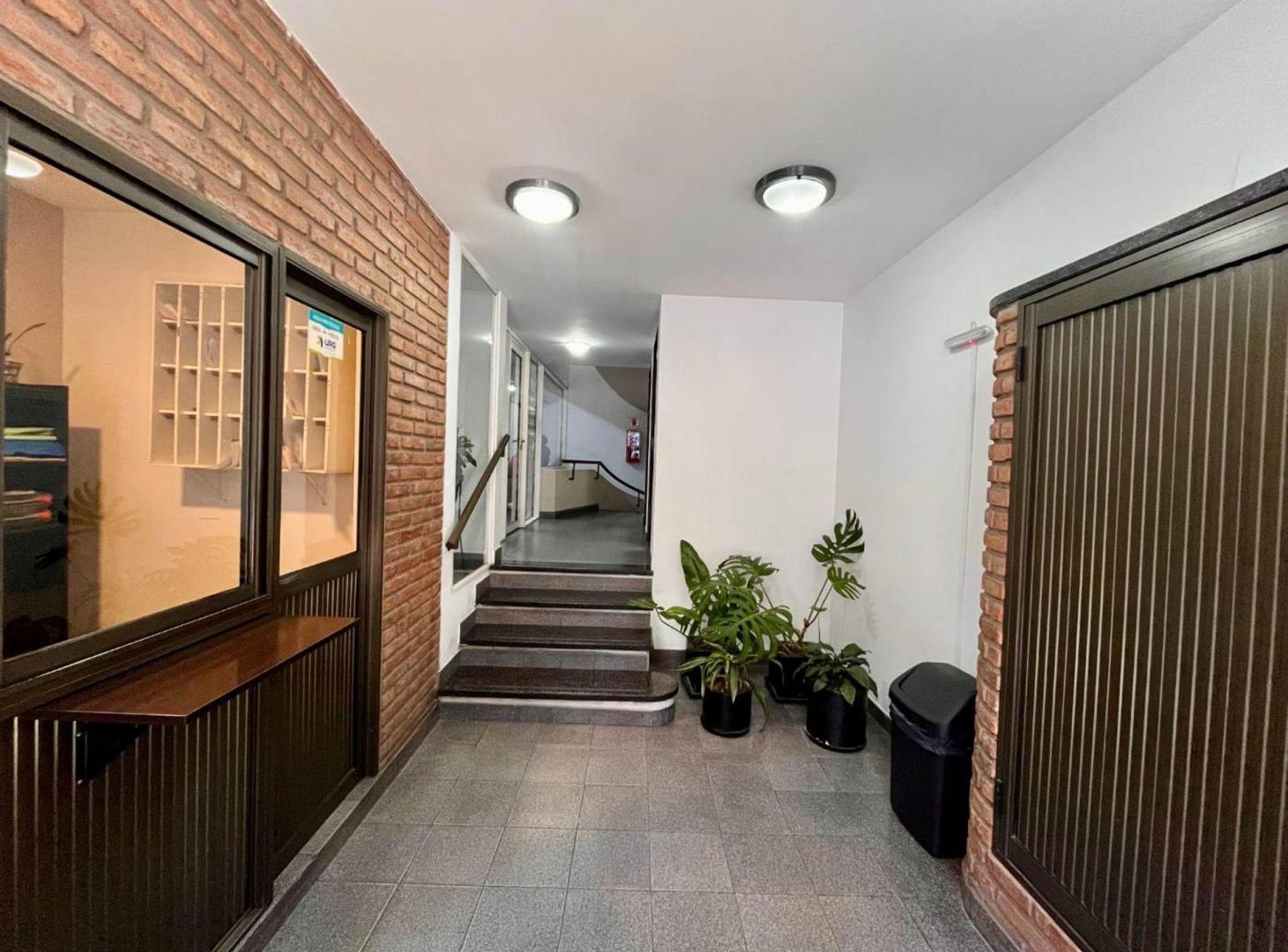 Foto de Consultorio en venta con recepción y SUM, imagen 3