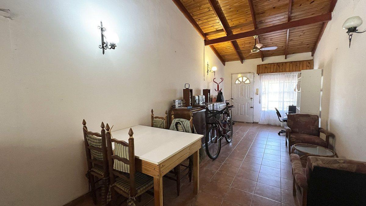 Foto de PH de un dormitorio con local comercial, imagen 2