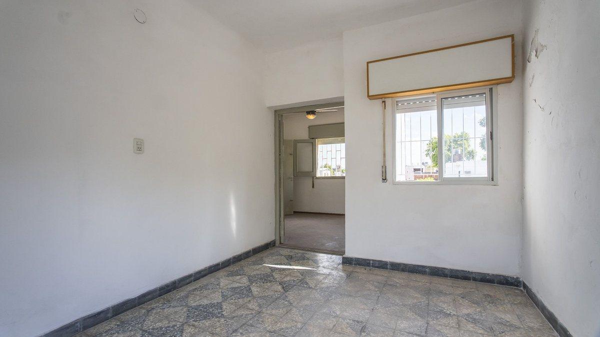 Foto de CASA DE TRES DORMITORIOS, PATIO Y COCHERA, imagen 2
