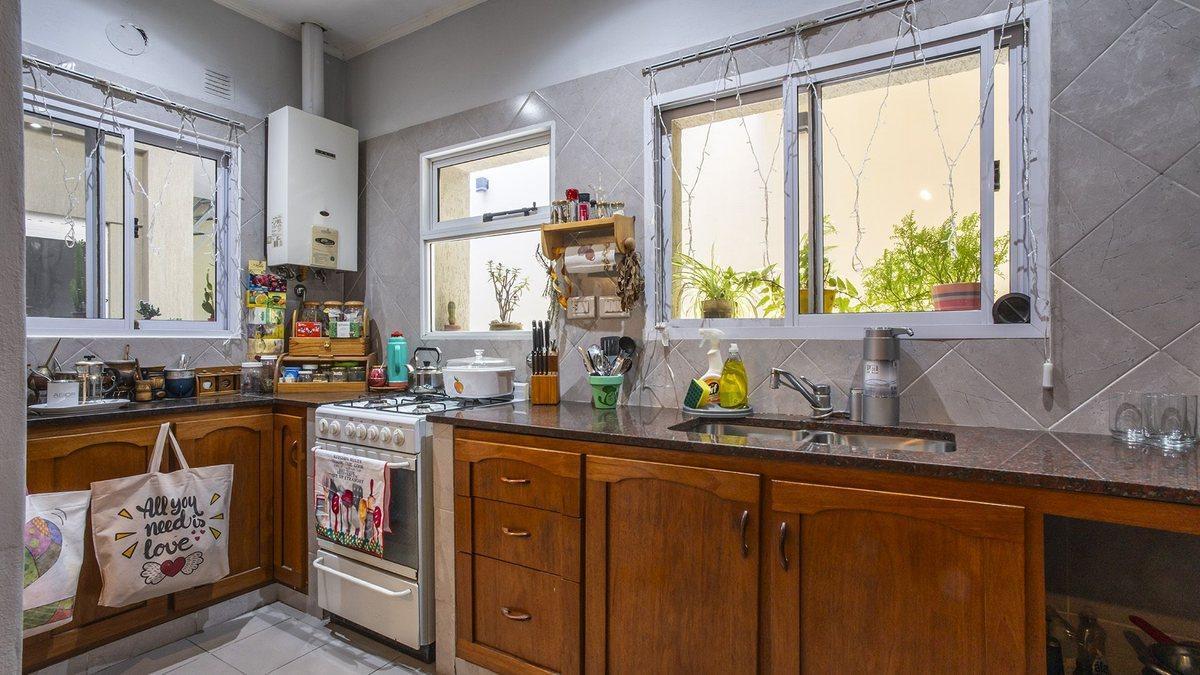 Foto de VENTA CASA DOS DORMITORIOS CON COCHERA BELLA VISTA, imagen 5