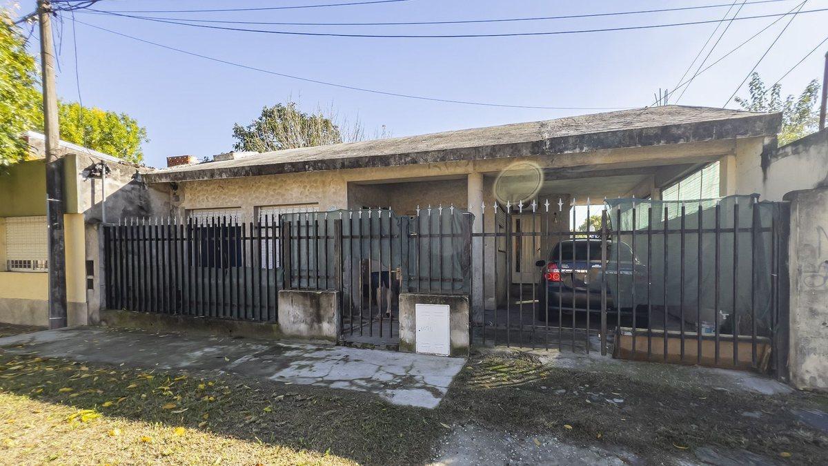 Foto de VENTA CASA DE 2 DORMITORIOS CON COCHERA Y PATIO, imagen 1
