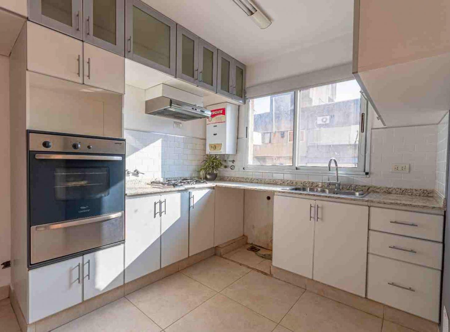 Foto de VENTA DEPARTAMENTO 2 DORM. CON COCHERA, imagen 4