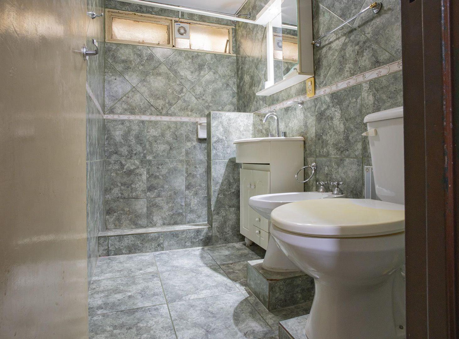 Foto de VENTA DEPARTAMENTO 2 DORMITORIOS,2 COCHERAS, PATIO, imagen 2