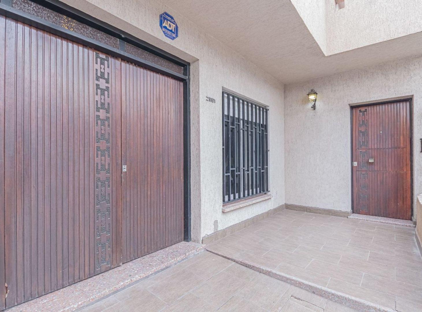 Foto de VENTA CASA DE 2 PLANTAS CON COCHERA Y JARDÍN, imagen 2